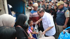 Gubernur DKI Jakarta Pramono Anung meninjau lokasi kebakaran di Tangki, Taman Sari, Jakarta Barat. Dok: Kominfo DKI JKT