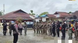 Satgas Ops Damai Cartenz melakukan penyelidikan kasus pembunuhan 5 warga sipil oleh KKB di Distrik Seradala, Yahukimo. Dok: Polri