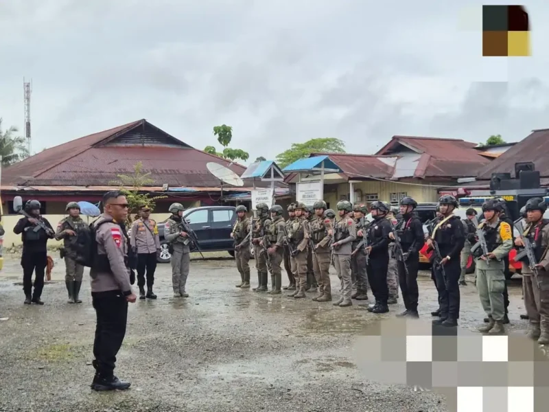 Satgas Ops Damai Cartenz melakukan penyelidikan kasus pembunuhan 5 warga sipil oleh KKB di Distrik Seradala, Yahukimo. Dok: Polri