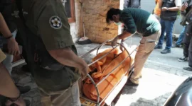 Jenazah S (49) korban pembunuhan oleh suaminya W (55) dibawa ke RS Polri Kramat Jati untuk autopsi. Dok: Istimewa