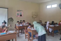 Kegiatan siswa Yayasan Baitul Akbar Parabek Serpong saat belajar di kelas sederhana. Dok: Posnews