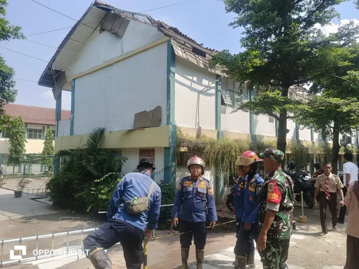 Atap SMKN 1 Cileungsi, Bogor, ambruk. Dok-Istimewa
