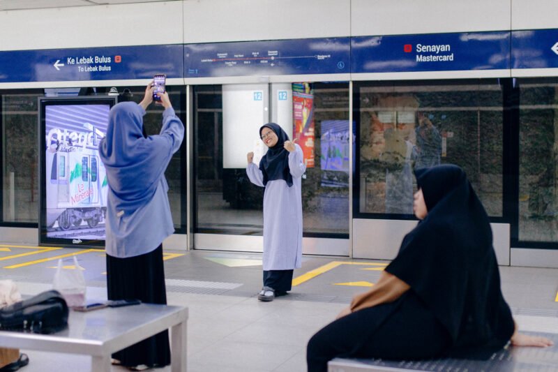 Suasana Stasiun MRT Jakarta saat pagi hari. MRT Jakarta tetap beroperasi normal dengan tarif khusus Rp1 hingga 7 September 2025. (Dok-Istimewa)
