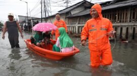Banjir rob menggenangi kawasan pesisir Jakarta akibat pasang air laut maksimum menjelang Januari 2026. (Posnews/Ist)