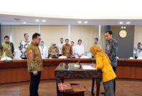 Ketua KADI Frida Adiati saat menjelaskan dimulainya penyelidikan antidumping impor baja canai lantaian (HRC) asal Tiongkok, Senin (1/9/2025). (Dok_Kemendag)