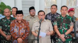 Gubernur DKI Jakarta Pramono Anung memberikan keterangan terkait dampak konflik Timur Tengah terhadap ekonomi Jakarta. (Posnews/Kominfo)