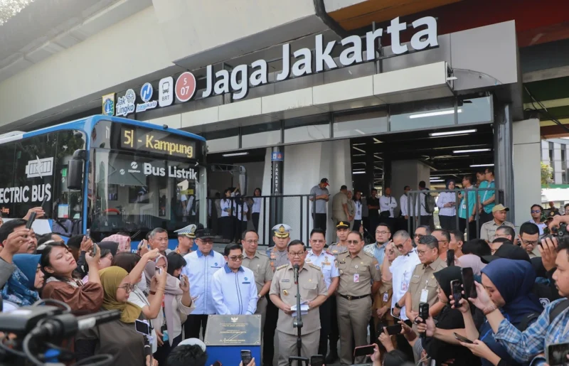 Gubernur DKI Jakarta Pramono Anung memastikan layanan transportasi publik di Jakarta sudah normal kembali, termasuk halte Transjakarta yang rampung diperbaiki. Foto-Pemprov dki jkt