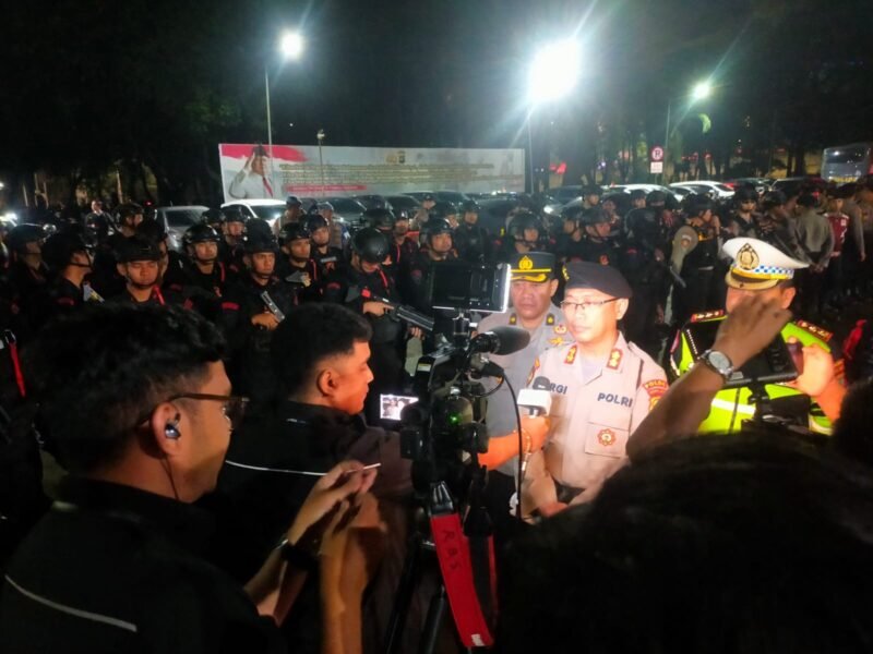 Personel Polda Metro Jaya melakukan patroli skala besar di Jakarta untuk mengantisipasi kerusuhan dan kerumunan massa, Selasa (9/9/2025). Dok-Polri