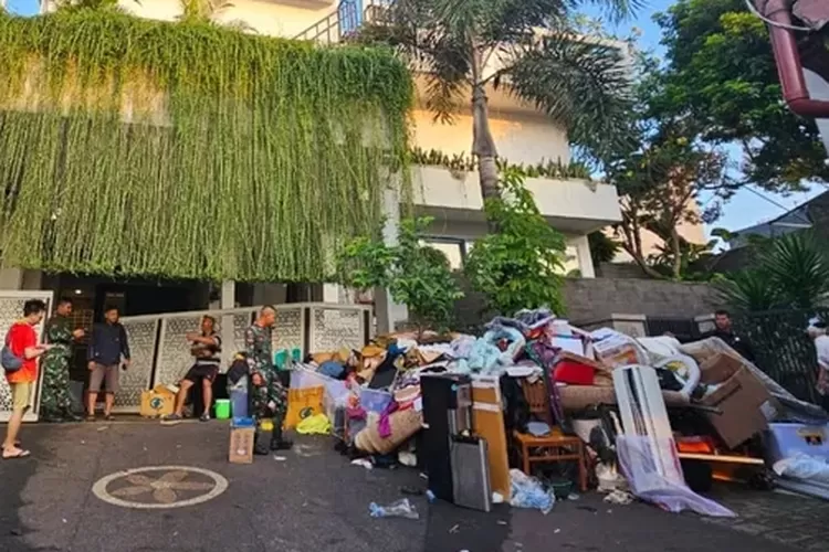 Rumah mantan Menteri Keuangan Sri Mulyani di Bintaro yang dijarah massa pada Minggu dini hari. (Dok-Istimewa