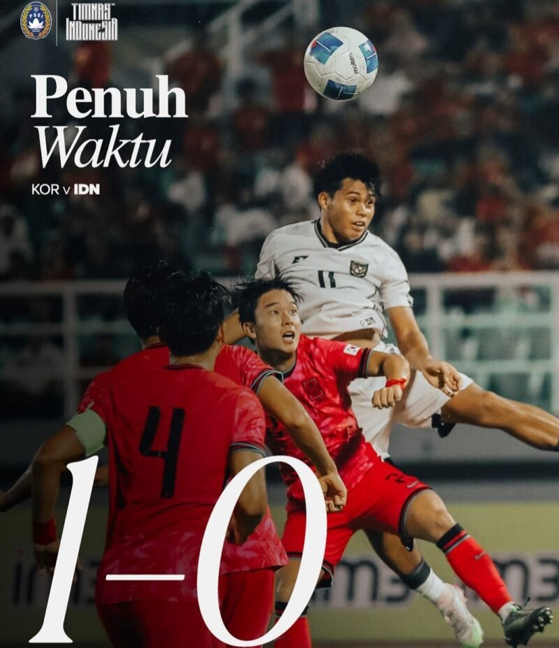 Pemain Timnas Indonesia U-23 menyerang pertahanan Korea Selatan saat laga Grup J Kualifikasi Piala Asia U-23 2026 di Gelora Deltra Sidoarjo, Selasa (9/9/2025). Dok-PSSI.