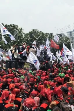 May Day 2026 di Monas, Buruh Bawa 11 Tuntutan – Prabowo Janjikan Kejutan