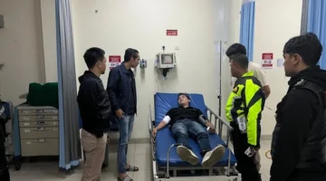 Anggota Polri mendapat perawatan di rumah sakit akibat luka senjata tajam saat mencegah tawuran di Simpang Aljimar, Kota Bogor. Dok: Istimewa