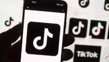 TikTok tetap bisa diakses masyarakat meski TDPSE dibekukan sementara oleh pemerintah. Dok: AP