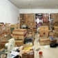 Petugas BBPOM Jakarta memeriksa dan menyita ribuan obat ilegal dari gudang di Jakarta Barat. (Kominfo)