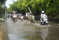 Banjir di Kelurahan Pesanggrahan usai hujan deras mengguyur Jakarta Selatan, Rabu (29/10/2025). (Kominfo)
