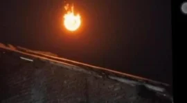 Bola api besar melintas di langit Cirebon Timur Minggu malam (5/10/2025), disertai dentuman keras terdengar hingga belasan kilometer. Dok: Istimewa
