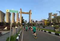 Petugas Dishub Bogor menutup jalur cepat Jalan Tegar Beriman saat uji coba CFD 2025. Dok: Diskominfo