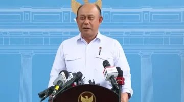 Kepala Badan Gizi Nasional Dadan Hindayana menjelaskan skema Makan Bergizi Gratis selama Ramadhan 2026 di Masjid Istiqlal Jakarta. (Posnews/Setpers)