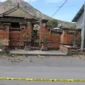 Polisi menahan pelaku perkelahian brutal di Kintamani, Bali, yang menewaskan dua orang akibat duel pedang katana. Dok: Polres Bangli