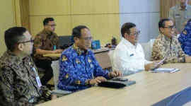 Gubernur DKI Jakarta Pramono Anung berbicara tentang bahaya mikroplastik dan pentingnya penggunaan masker di Gedung Kemenkes, Jakarta Selatan. (ist)