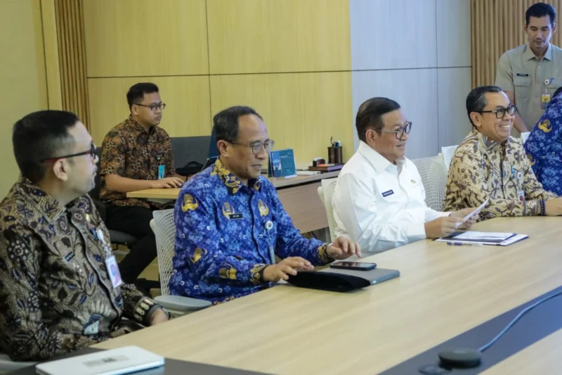 Gubernur DKI Jakarta Pramono Anung berbicara tentang bahaya mikroplastik dan pentingnya penggunaan masker di Gedung Kemenkes, Jakarta Selatan. (ist)