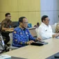 Gubernur DKI Jakarta Pramono Anung berbicara tentang bahaya mikroplastik dan pentingnya penggunaan masker di Gedung Kemenkes, Jakarta Selatan. (ist)