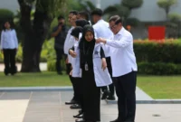 Gubernur DKI Jakarta Pramono Anung melepas 584 anggota Pasukan Putih di halaman Balai Kota, Rabu (29/10/2025). (Kominfo)