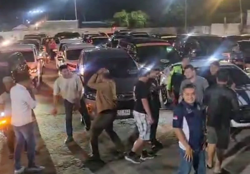 Ratusan anggota Buser Rentcar Nasional (BRN) Jabodetabek bersiap berangkat menuju Lampung untuk memeriahkan HUT ke-8 BRN di Hotel Amalia, Bandar Lampung. Dok: Posnews