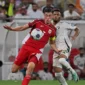 Jay Idzes duel dengan pemain Arab Saudi di laga perdana Timnas Indonesia. Dok: AP Foto