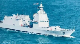 KRI Brawijaya-320 memimpin parade kapal perang TNI AL di Teluk Jakarta. Dok: Instagram @tni_angkatan_laut
