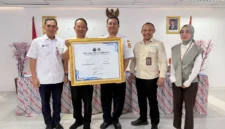 Kepala Kanwil KemenHAM DKI Jakarta, Mikael Azedo Harwito, bersama Camat Tebet dan Lurah Manggarai menandatangani Deklarasi Kampung Redam sebagai simbol perdamaian dan rekonsiliasi sosial di Jakarta Selatan.