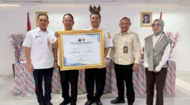 Kepala Kanwil KemenHAM DKI Jakarta, Mikael Azedo Harwito, bersama Camat Tebet dan Lurah Manggarai menandatangani Deklarasi Kampung Redam sebagai simbol perdamaian dan rekonsiliasi sosial di Jakarta Selatan.
