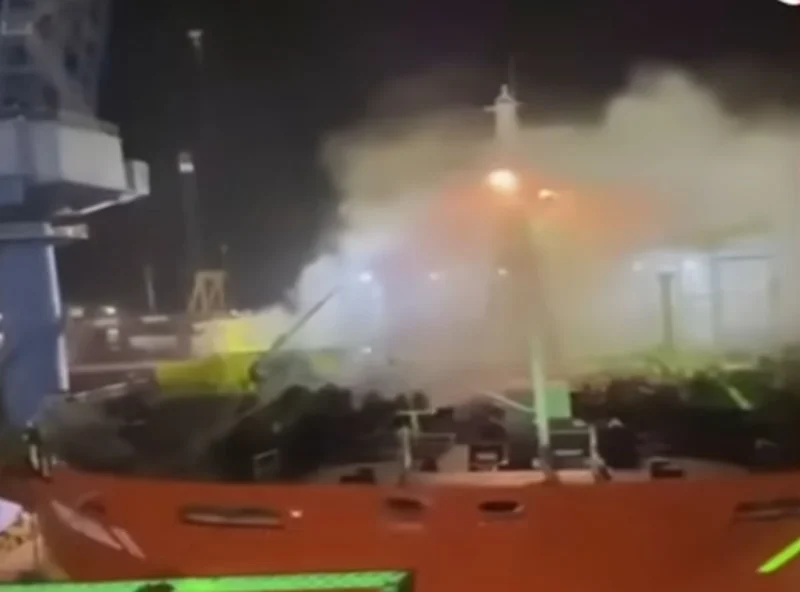 Kapal MT Federal II meledak di galangan PT ASL Shipyard Batam, Rabu (15/10/2025). Dok: Istimewa