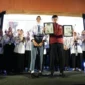 Menteri Sosial Gus Ipul menghadiri Dialog Kesejahteraan Sosial dan Sekolah Rakyat di Sumedang, didampingi siswa dan orang tua, Senin (13/10/2025). Dok: Kemensos
