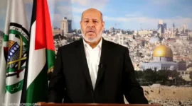 Pejabat Hamas Khalil al-Hayya mengumumkan berakhirnya perang Gaza dalam konferensi pers di Sharm el-Sheikh, Mesir, Jumat (10/10/2025). Dok: X/@VickyPalestine
