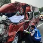 Mobil travel menabrak truk di Tol Purbaleunyi KM 77, satu orang tewas dan sembilan luka-luka. Dok: Istimewa