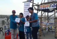 Anak-anak pesisir Cilincing memamerkan 107 karya foto di Tanggul Laut Jakarta Utara pada pameran Kelas Jurnalis Cilik, menampilkan potret kehidupan kampung nelayan. Foto MR/Posnews