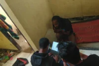 
Anggota Satgas Damai Cartenz mengamankan Dugi Telenggen, anggota KKB Puncak, setelah penangkapan di Kampung Ulume, Lanny Jaya, Papua. (Ist)