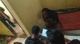 
Anggota Satgas Damai Cartenz mengamankan Dugi Telenggen, anggota KKB Puncak, setelah penangkapan di Kampung Ulume, Lanny Jaya, Papua. (Ist)