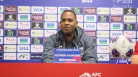 Patrick Kluivert memimpin Timnas Indonesia di Stadion King Abdullah, Jeddah, saat menghadapi Arab Saudi di Kualifikasi Piala Dunia 2026 Grup B. Dok: PSSI