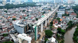 Pembangunan jalur LRT Jakarta Fase 1B Velodrome–Manggarai yang capai progres 72 persen, Oktober 2025.. Dok: Istmewa