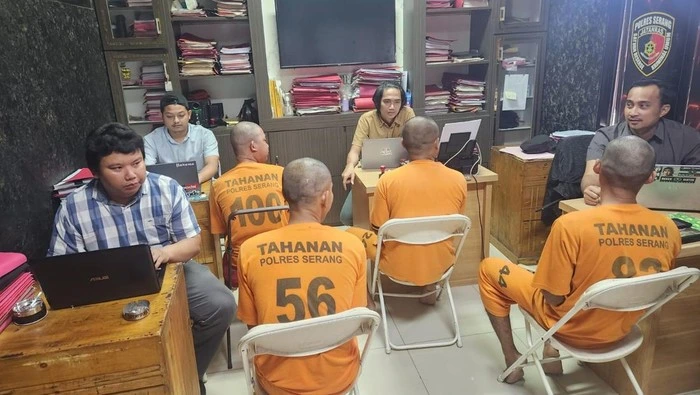 Polisi amankan eks sekuriti pelaku perusakan pabrik di Serang. Dok: Istimewa