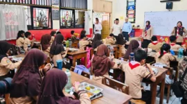 Ulang tahun ke-74 Presiden Prabowo Subianto dirayakan serentak lewat program Makan Bergizi Gratis. Menu nasi goreng dan telur ceplok jadi sajian favorit di seluruh Indonesia. Dok: Setpres