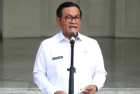 Gubernur DKI Jakarta Pramono Anung menegaskan langkah tegas terhadap penerima bansos yang terlibat judi online, Senin (27/10/2025).
Dok: Kominfo DKI