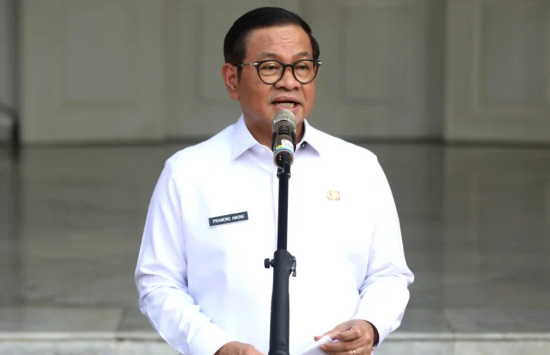 Gubernur DKI Jakarta Pramono Anung menegaskan langkah tegas terhadap penerima bansos yang terlibat judi online, Senin (27/10/2025).
Dok: Kominfo DKI
