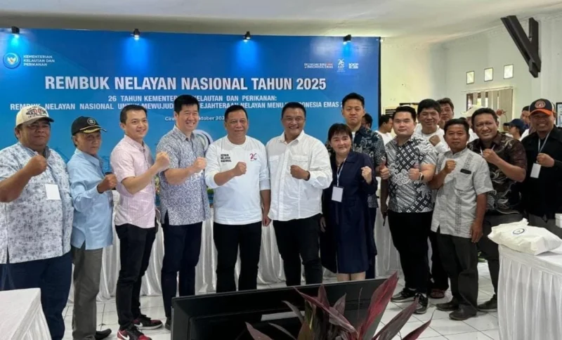 Solidaritas Nelayan Indonesia (SNI) menyuarakan aspirasi nelayan dalam Rembuk Nelayan Nasional 2025 di Pelabuhan Kejawanan, Cirebon, Jawa Barat. Foto: RM/Posnews