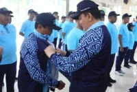 Sekjen DPD RI Mohammad Iqbal melepas kontingen Setjen DPD RI untuk Pornas Korpri XVII 2025 Palembang. Dok: DPD RI