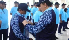 Sekjen DPD RI Mohammad Iqbal melepas kontingen Setjen DPD RI untuk Pornas Korpri XVII 2025 Palembang. Dok: DPD RI
