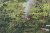 Kelompok Kriminal Bersenjata (KKB) membakar SMP Negeri Kiwirok di Pegunungan Bintang. Polisi buru pelaku kejam yang bikin anak-anak Papua trauma. Dok: Polri