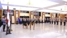 Kapolri Jenderal Listyo Sigit Prabowo memimpin upacara sertijab rotasi 10 pejabat tinggi Polri di Mabes Polri, Jakarta. (Polri)